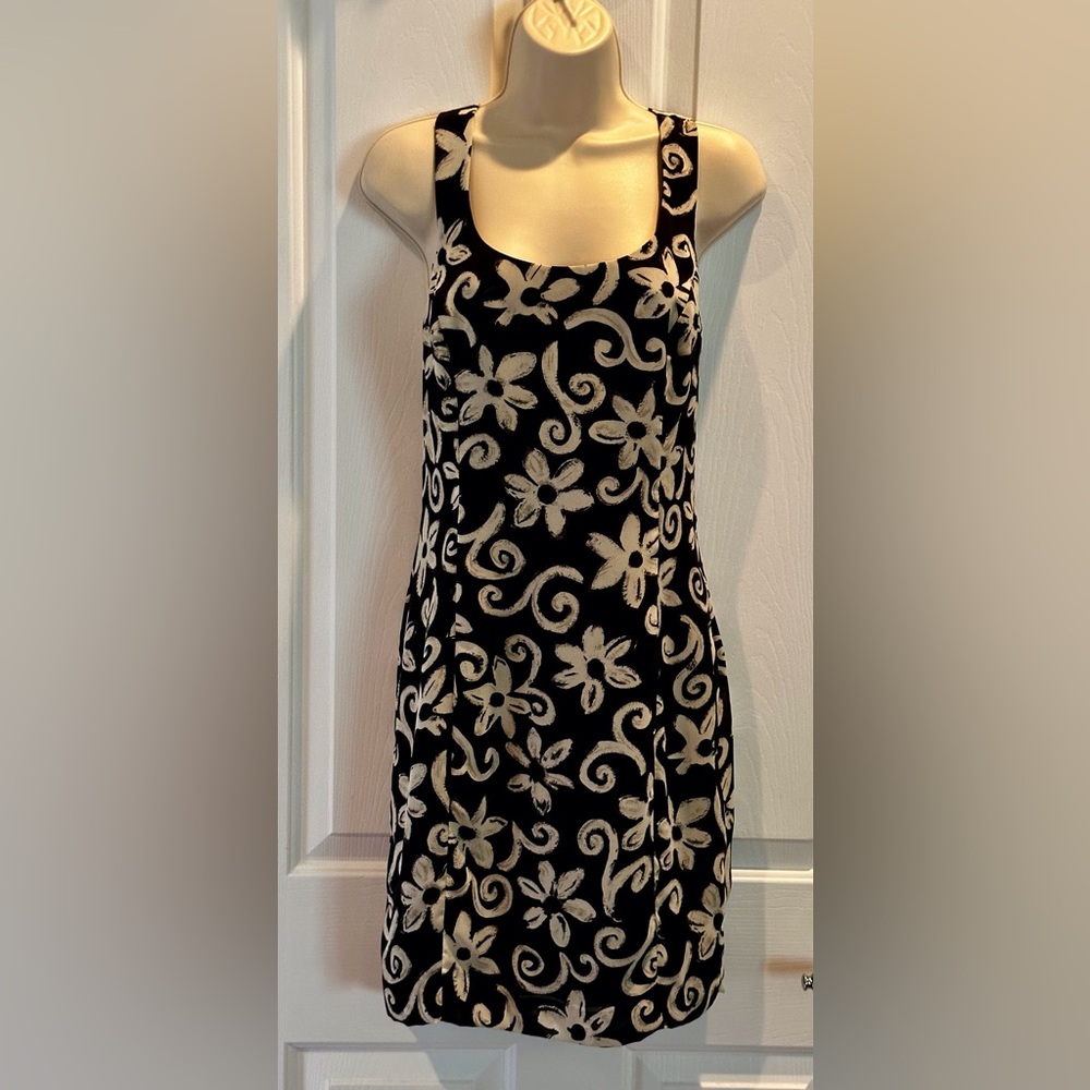 Ann Taylor Dress Size 6 Black w/cream floral. Side zip. Straps cross in back.